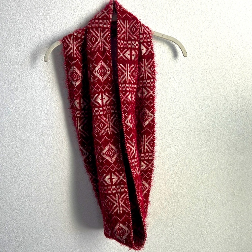 Fuzzy, extremely soft, patterned scarf